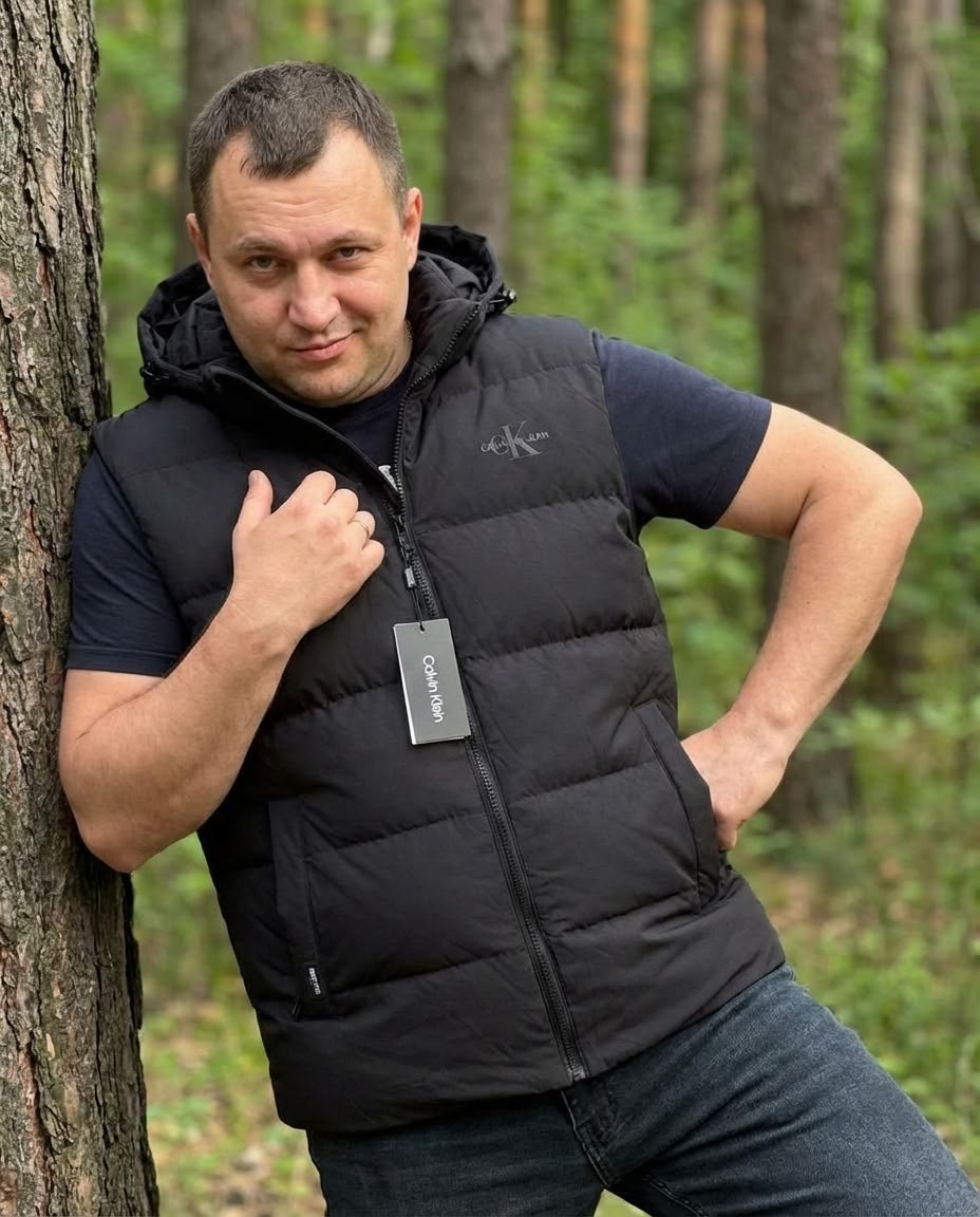 жилетка мужская утеплённая классическая чёрного цвета,мужские жилеты на синтепоне,мужской утепленный жилет,мужские жилетки,утепленный жилет мужской nobrand ada10 черный xxl