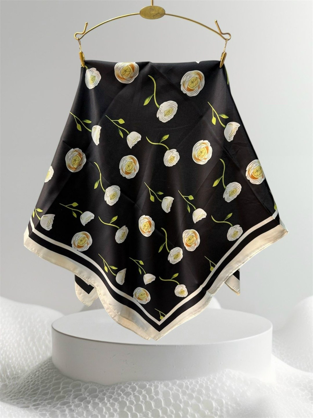 шелковые платки,шелковый шарф,женские платки,шарфы платки,атласный платок