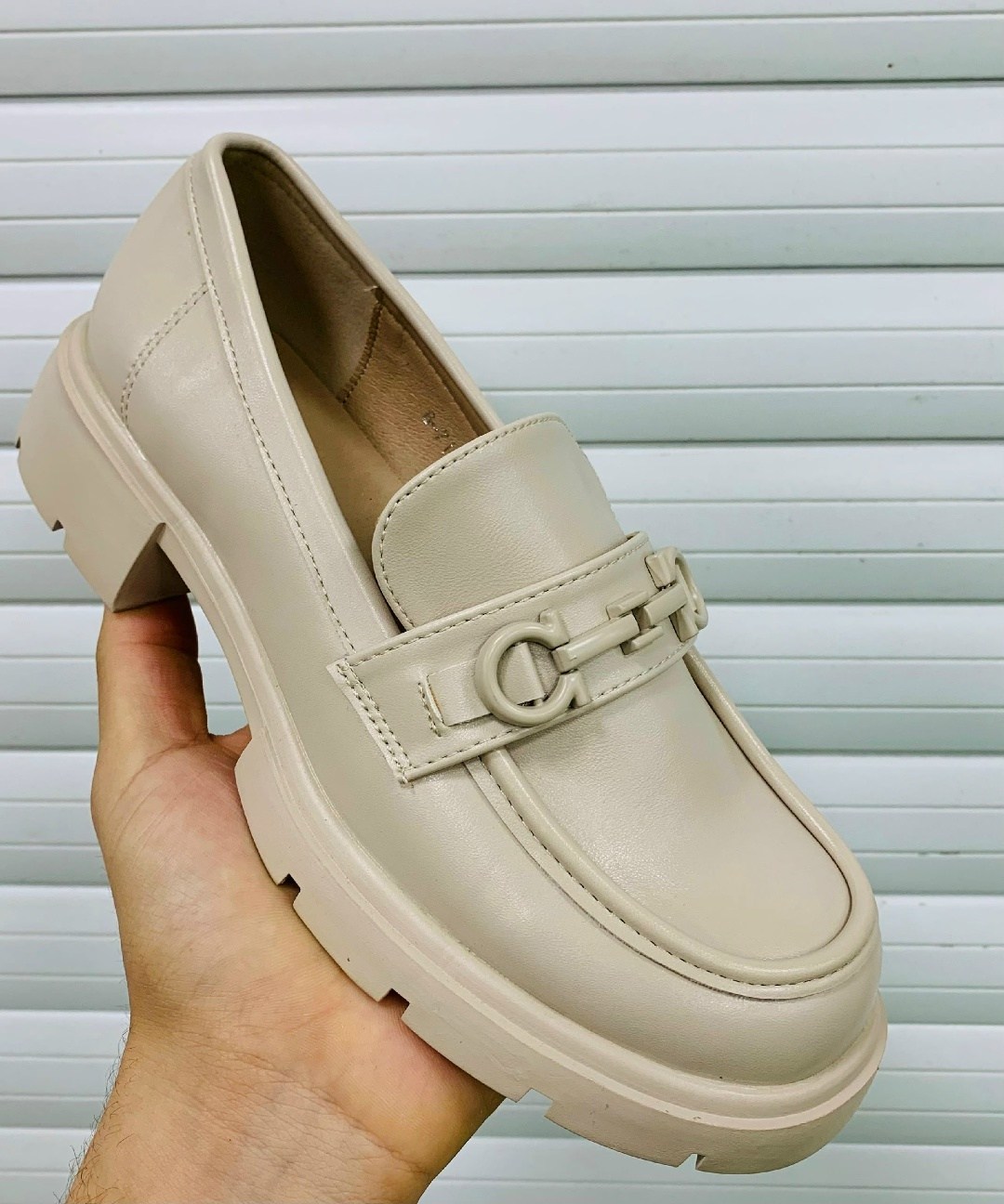 ,женские лоферы,модные лоферы, женская,лоферы женские бежевые