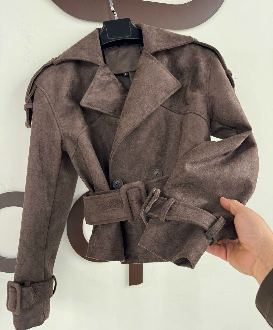 замшевые куртки,куртка косуха замшевая коричневая с поясом tadari,классическая коричневая замшевая женская куртка с поясом,кожаная куртка,куртка замшевая женская