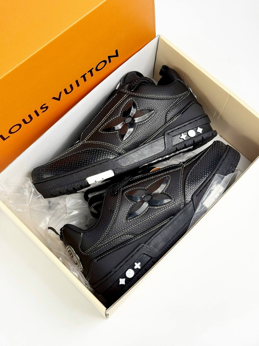 кроссовки louis vuitton skate sneaker black черный,кроссовки louis vuitton skate sneaker oversized flower-black черный,кроссовки louis vuitton,мужские лаковые черные кроссовки louis vuitton trainer,кр