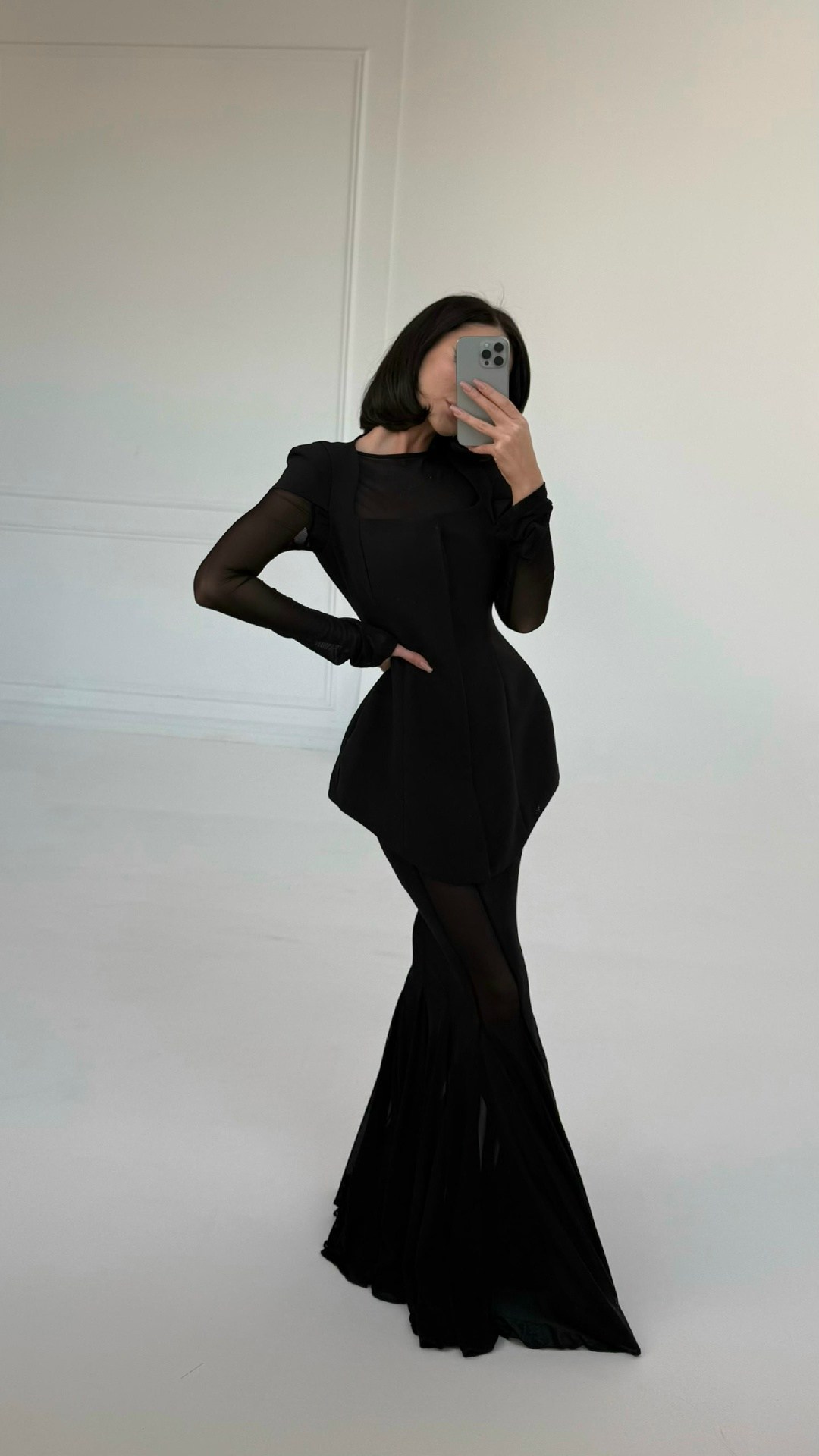 вечерние платья,длинное вечернее платье,черное вечернее платье,черное полупрозрачное платье,роскошное вечернее платье с открытыми плечами