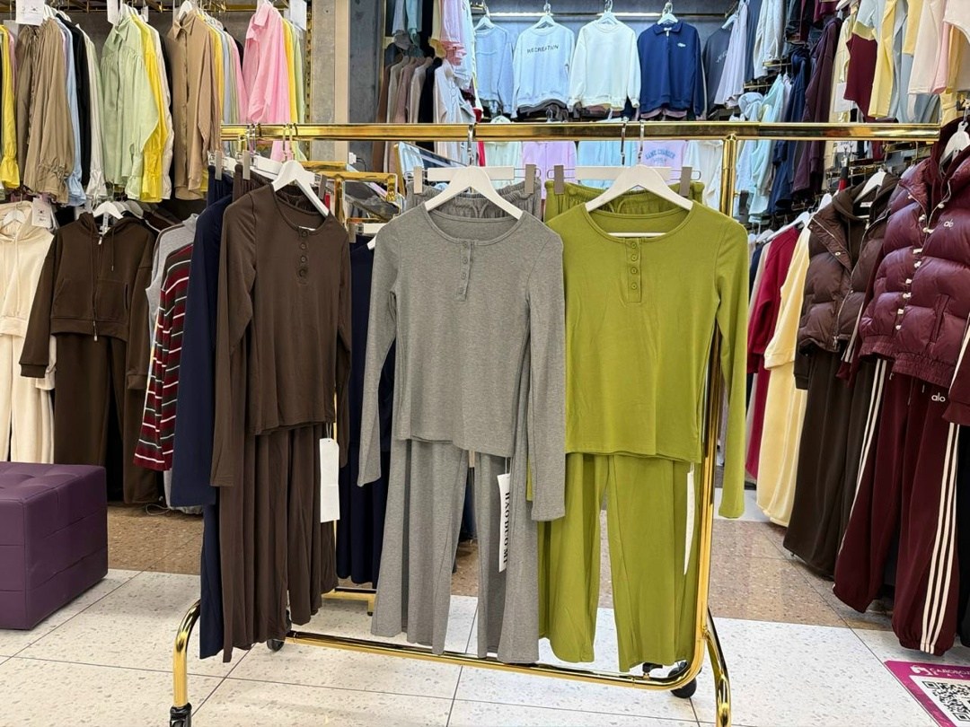 брючный костюм,повседневный костюм,костюмы женский,костюм с брюками трикотажный,костюм женский с капри