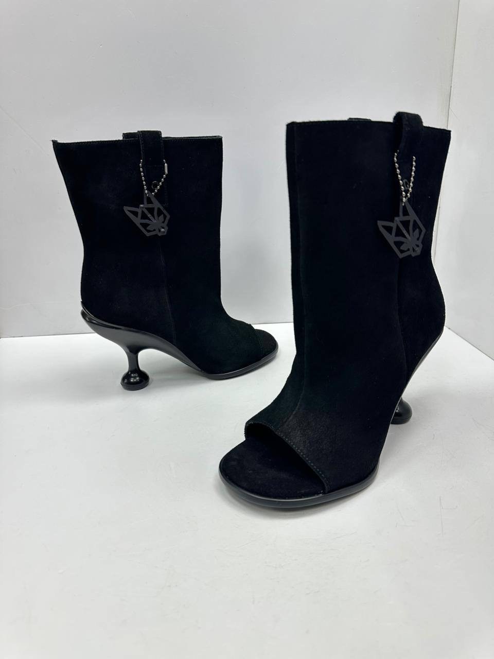 бежевые замшевые ботильоны,,модные ботильоны,женские ботильоны,женские ботильоны из искусственной замши