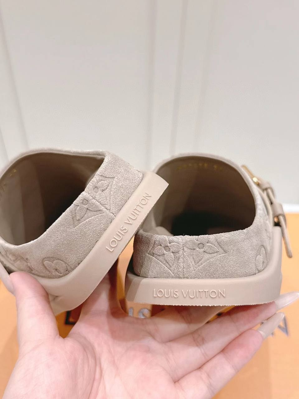 обувь,louis vuitton мюли,тапочки louis vuitton,туфли коричневые луи виттон мужские,модные тапочки