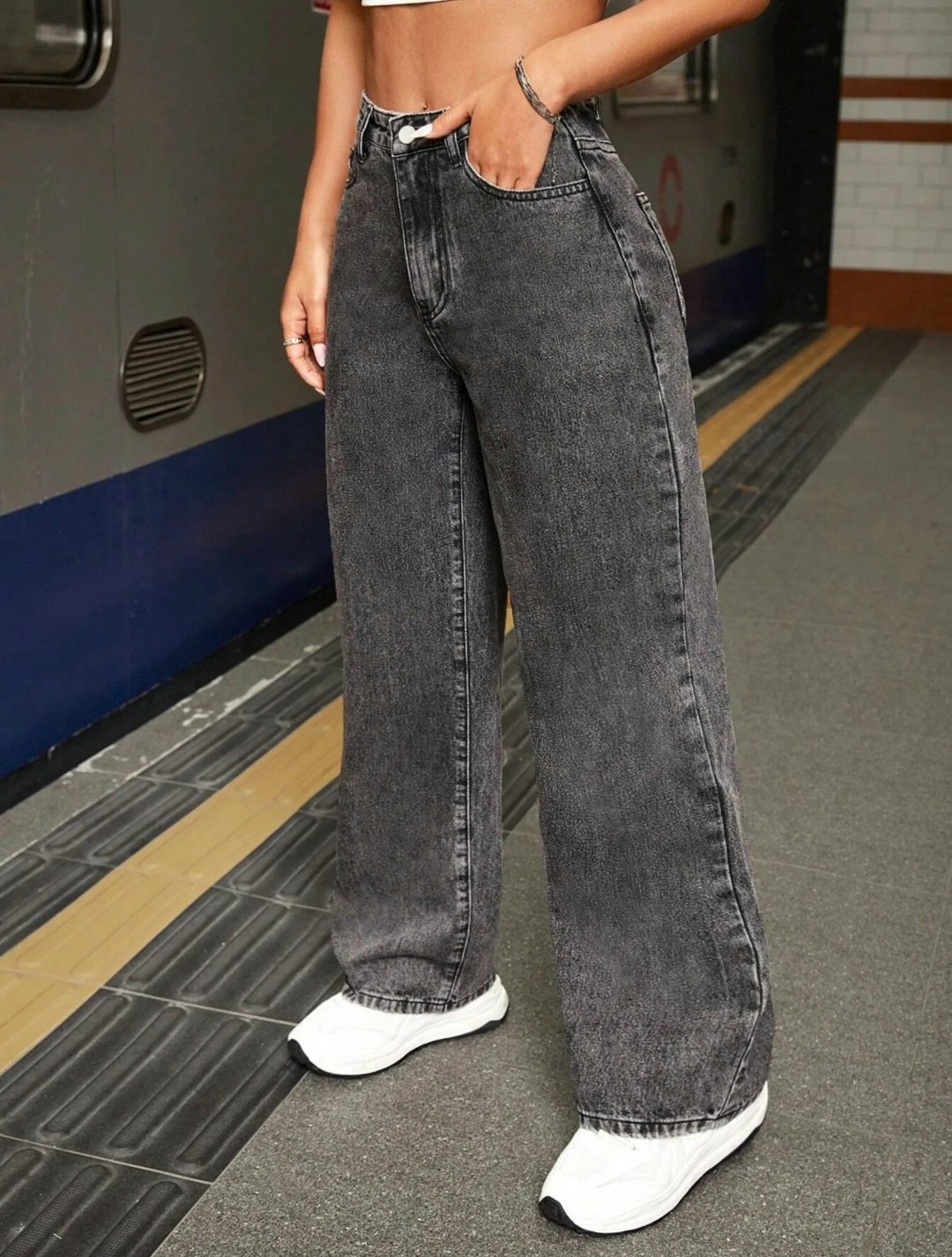 широкие женские джинсы,широкие джинсы,джинсы широкие трубы,джинсы широкие прямые трубы,модные джинсы