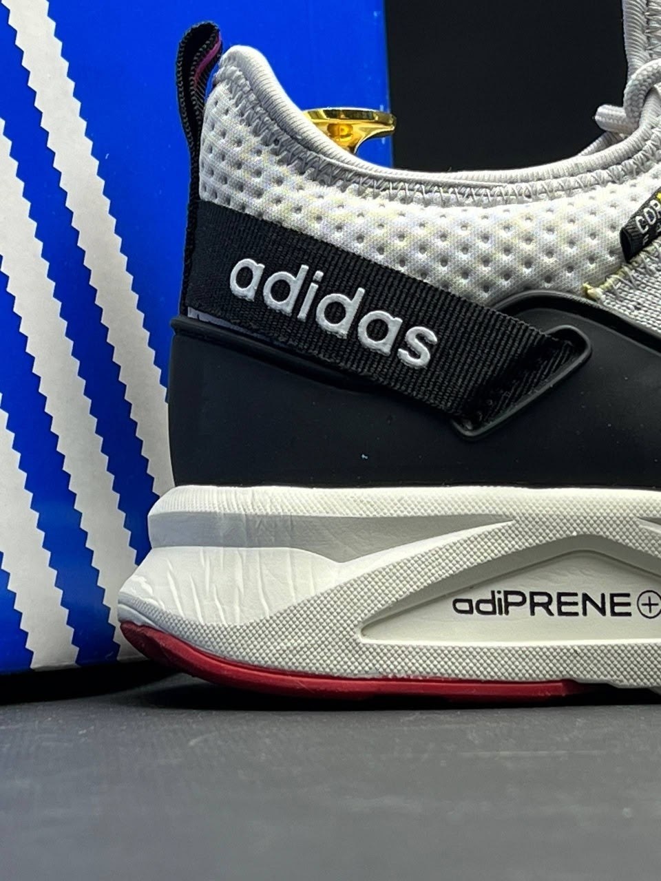 кроссовки adidas,кроссовки мужские adidas,кроссовки,спортивные кроссовки,спортивная обувь