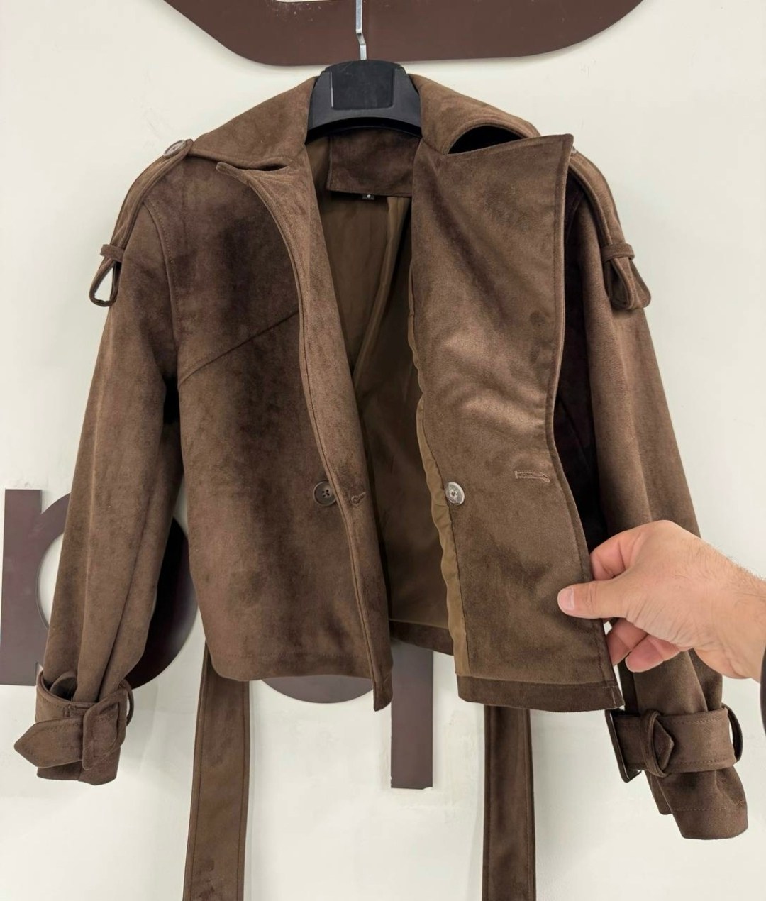 замшевые куртки,куртка косуха замшевая коричневая с поясом tadari,классическая коричневая замшевая женская куртка с поясом,кожаная куртка,куртка замшевая женская