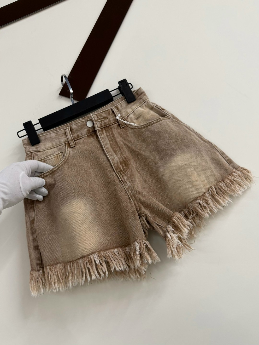 женские шорты,джинсовые шорты,женские шорты джинсовые,джинсовые шорты с бахромой,женские джинсовые шорты с кисточками