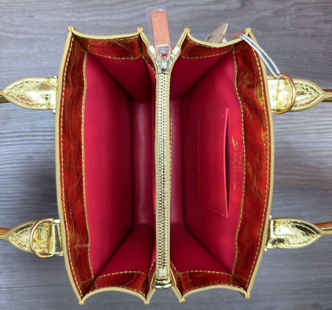 сумка-тоут schiaparelli,сумка schiaparelli,сумка женская schiaparelli,бархатная сумка для глаз schiaparelli premium sense demon,сумка schiaparelli натуральная кожа