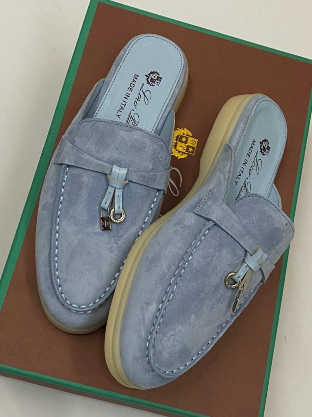 женские замшевые мюли loro piana голубые,loro piana лоферы женские,loro piana мюли,loro piana лоферы,