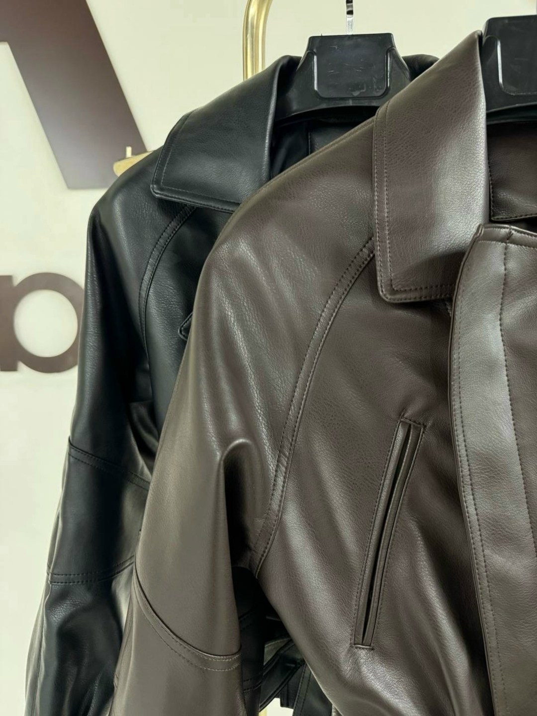 кожаная куртка женская hers 52726 коричневая m,женская кожаная куртка,кожаная куртка,женская куртка из искусственной кожи,куртка с поясом