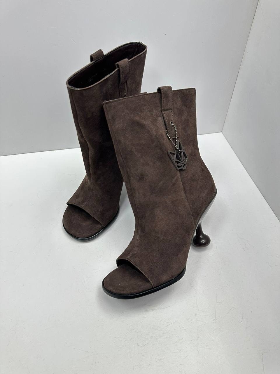 бежевые замшевые ботильоны,,модные ботильоны,женские ботильоны,женские ботильоны из искусственной замши