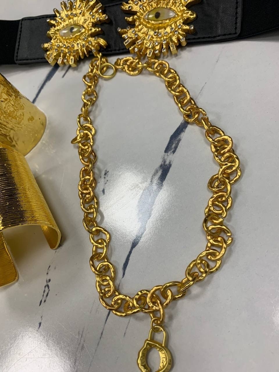 украшения браслеты,широкие браслеты,украшения ювелирные,золотые украшения для женщин,браслет версаче женский