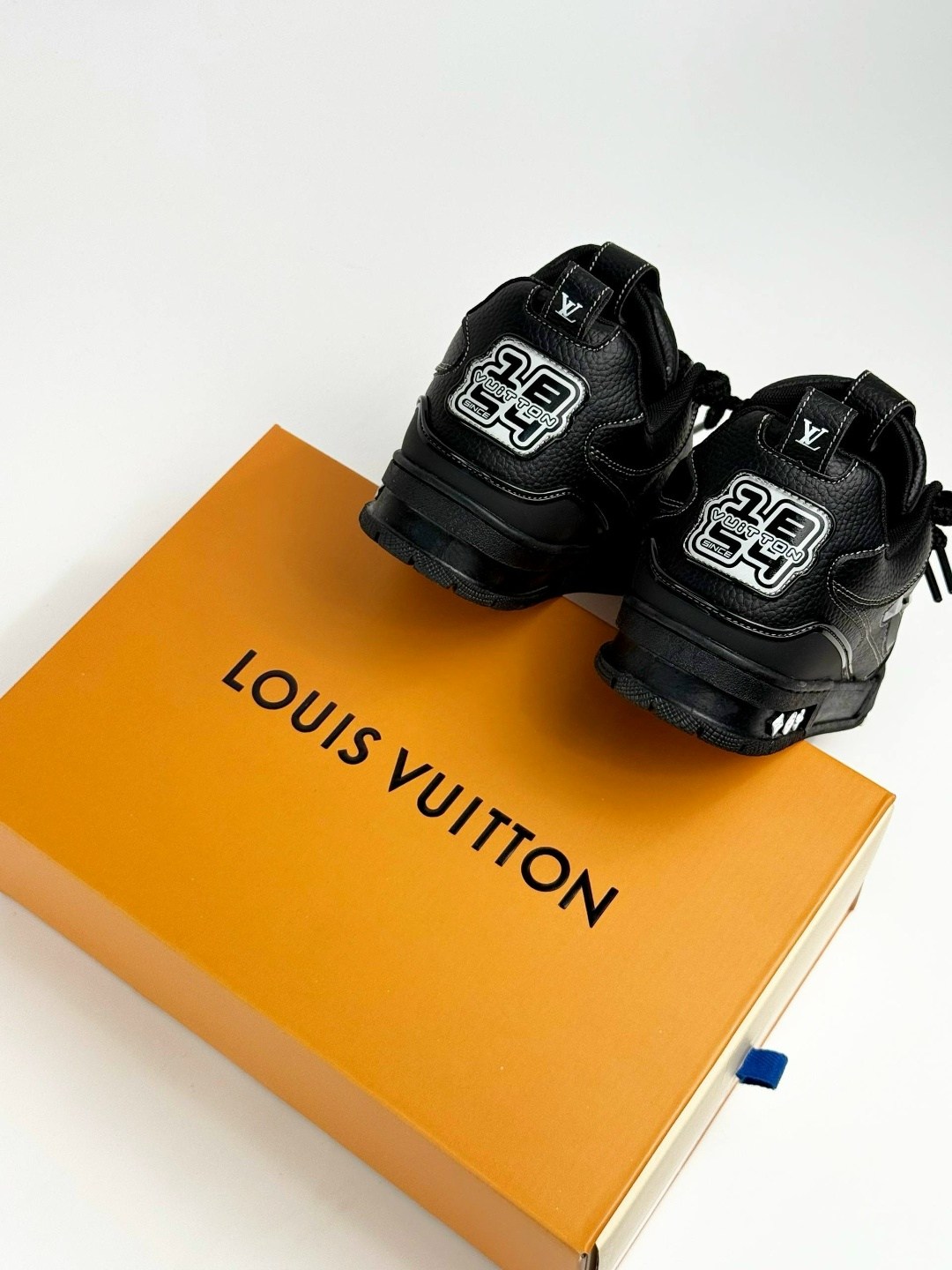 кроссовки louis vuitton skate sneaker black черный,кроссовки louis vuitton skate sneaker oversized flower-black черный,кроссовки louis vuitton,мужские лаковые черные кроссовки louis vuitton trainer,кр