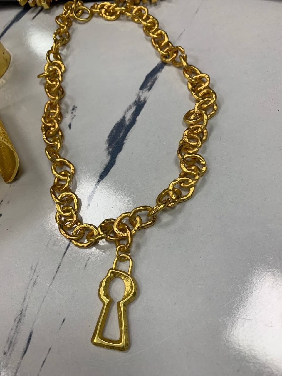 украшения браслеты,широкие браслеты,украшения ювелирные,золотые украшения для женщин,браслет версаче женский