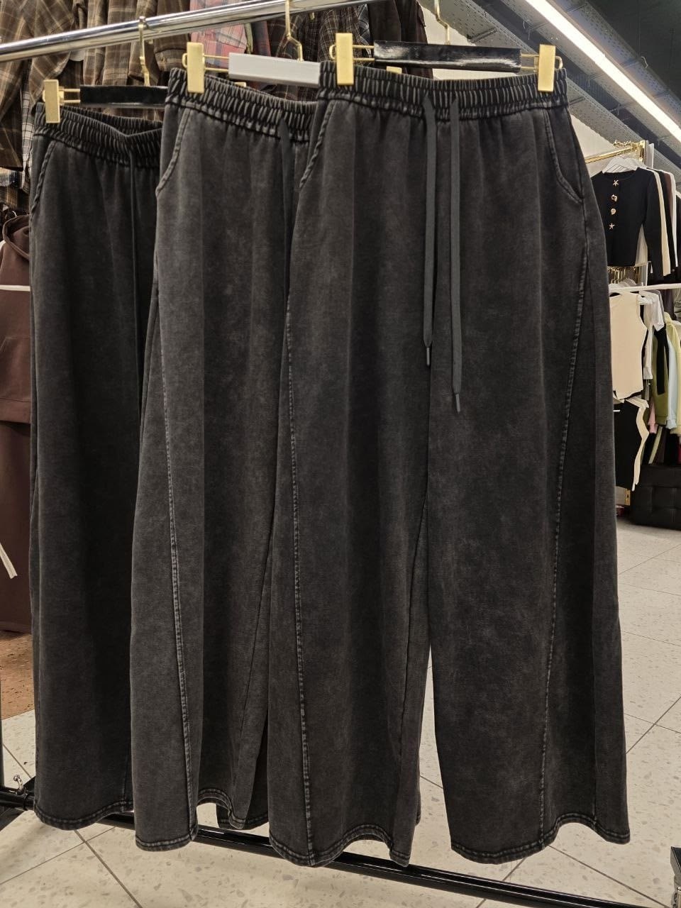 широкие брюки,повседневные брюки,брюки широкие велюровые с высокой посадкой banvanshop,штаны варенка,брюки велюровые широкие с высокой посадкой