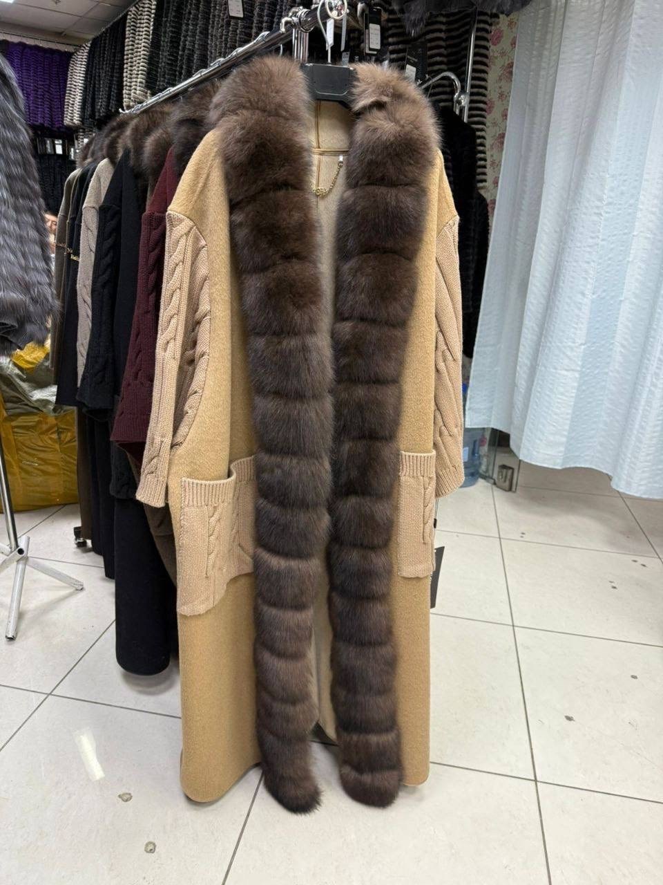 пальто с соболем loro piana,пальто с соболем двухстороннее кашемир loro piana,кашемировое пальто loro piana с соболем,длинный кардиган с мехом,пальто с мехом