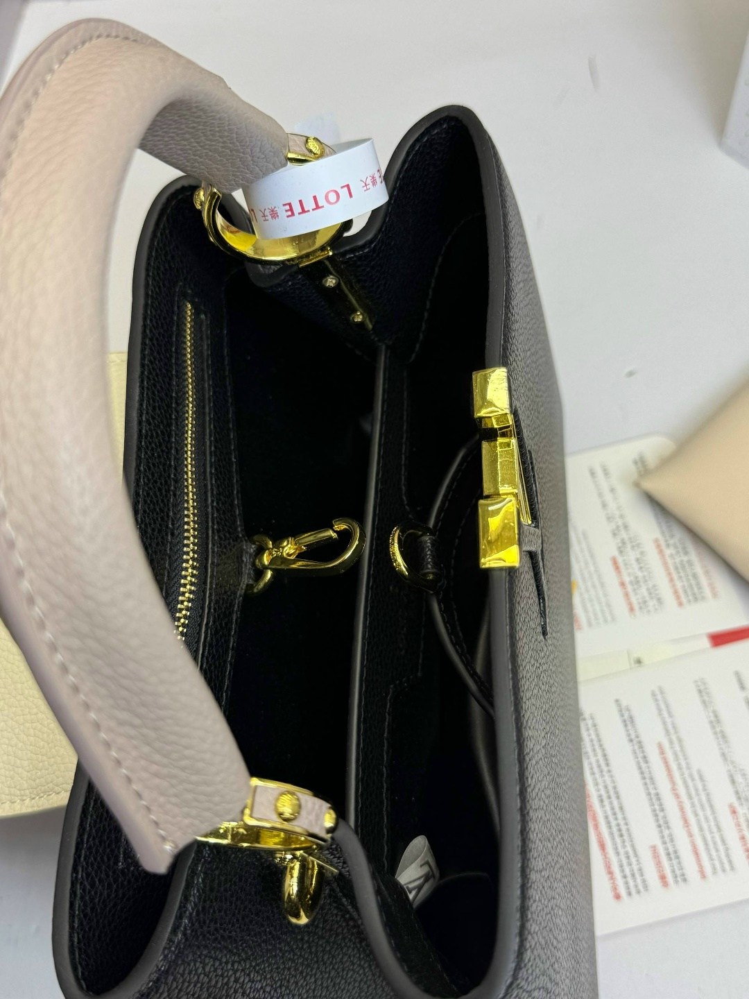 сумка женская louis vuitton,сумка louis vuitton,сумка louis vuitton capucines,louis vuitton сумка на плечо,louis vuitton бежевая кожаная сумка с короткими ручками capucines для женщин