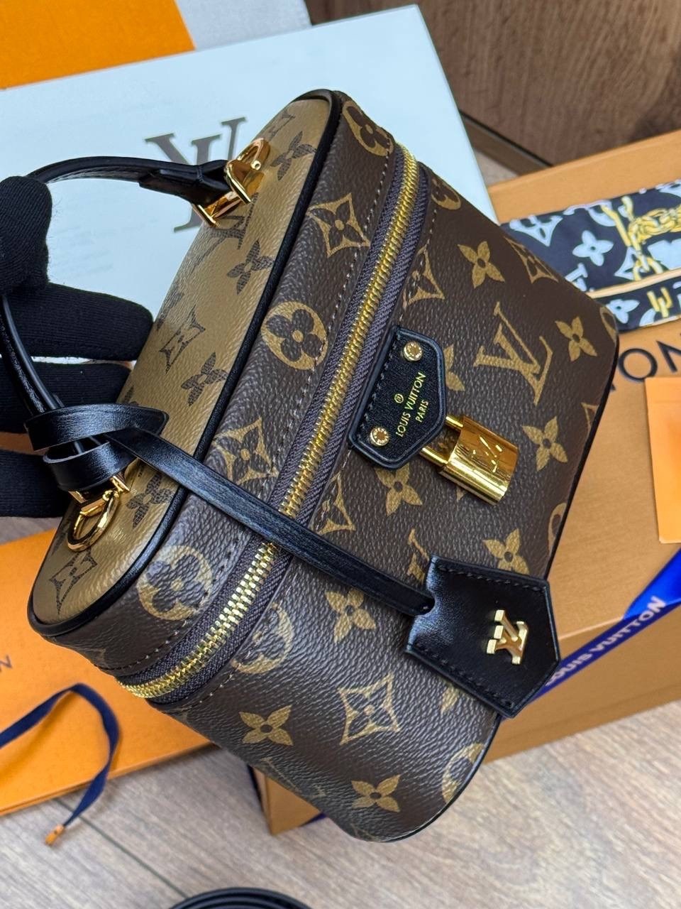 сумка женская louis vuitton,louis vuitton сумка,louis vuitton женская сумка через плечо с,louis vuitton сумка на плечо ведро,louis vuitton косметичка