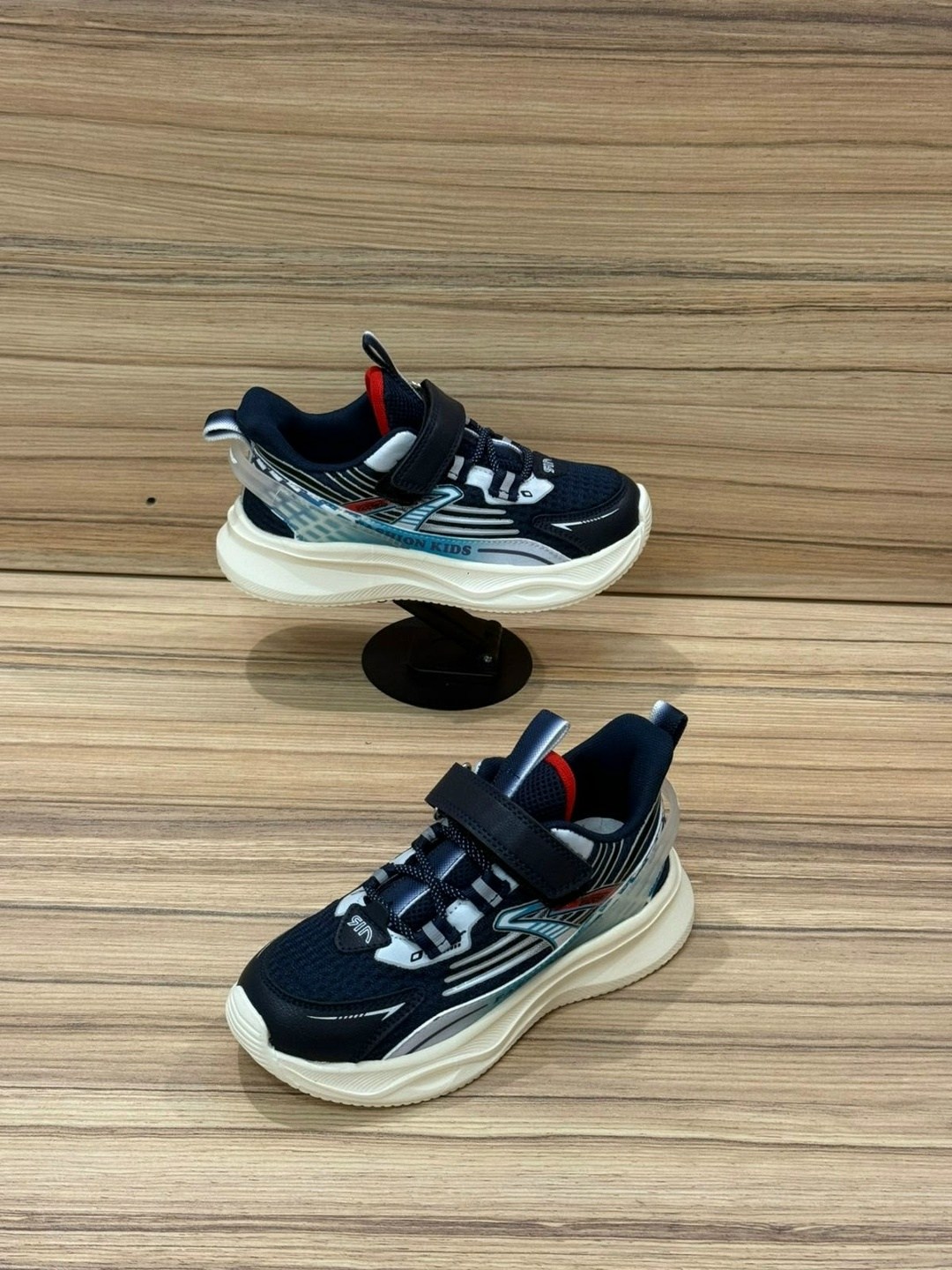 ,детские кроссовки,спортивная ,кроссовка,кроссовки для мальчика