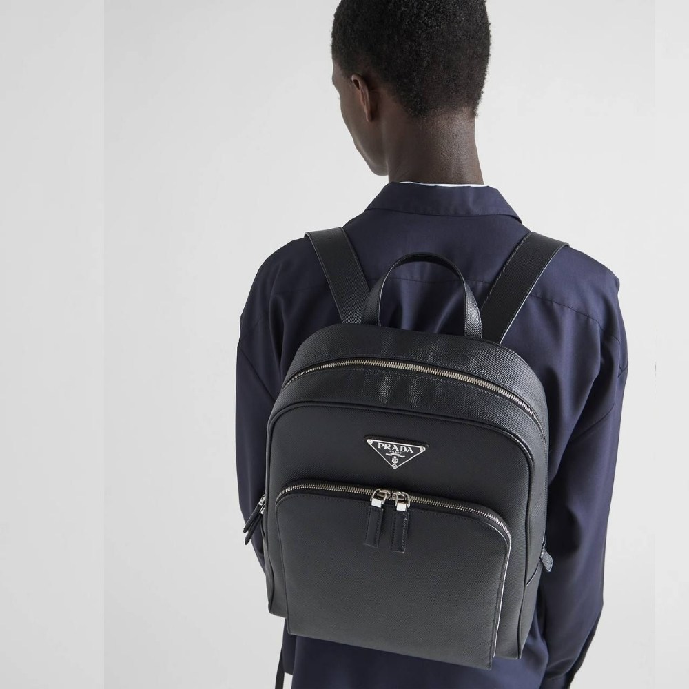 рюкзак прада кожаный,рюкзак прада,prada рюкзак из сафьяновой кожи с логотипом черный,рюкзак кожаный мужской,prada рюкзак из сафьяновой кожи