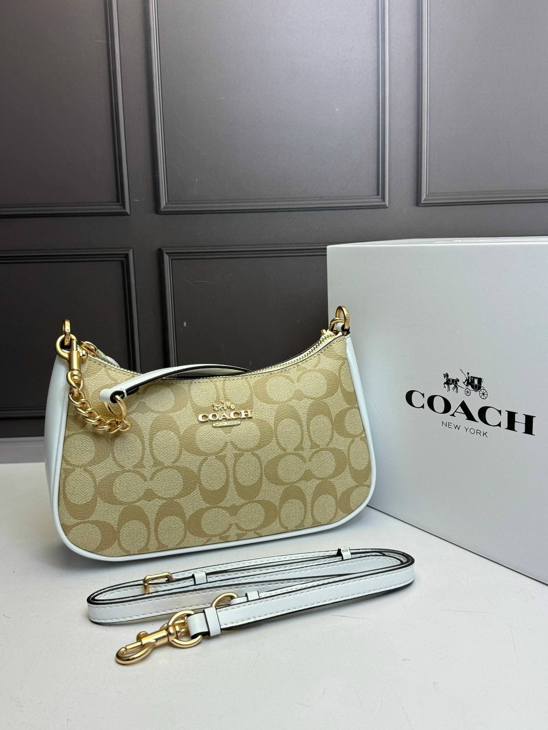 женская сумка coach,сумка coach,сумка белая летняя через плечо coach,сумка coach teri белая кожаная,сумка coach белая