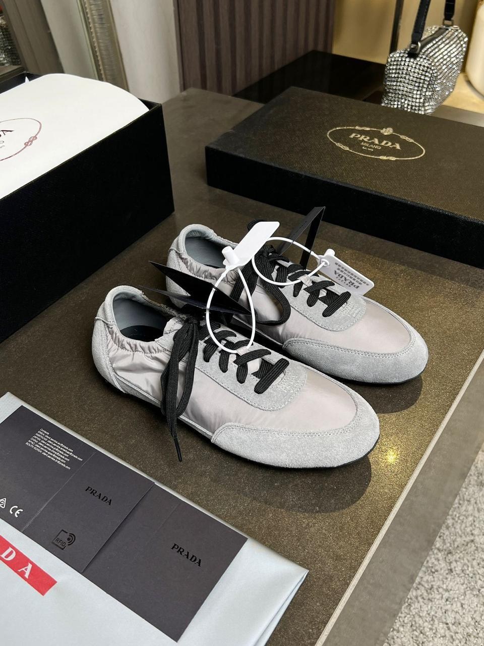 ,кроссовки prada,лоферы prada,prada туфли,кроссовки prada женские