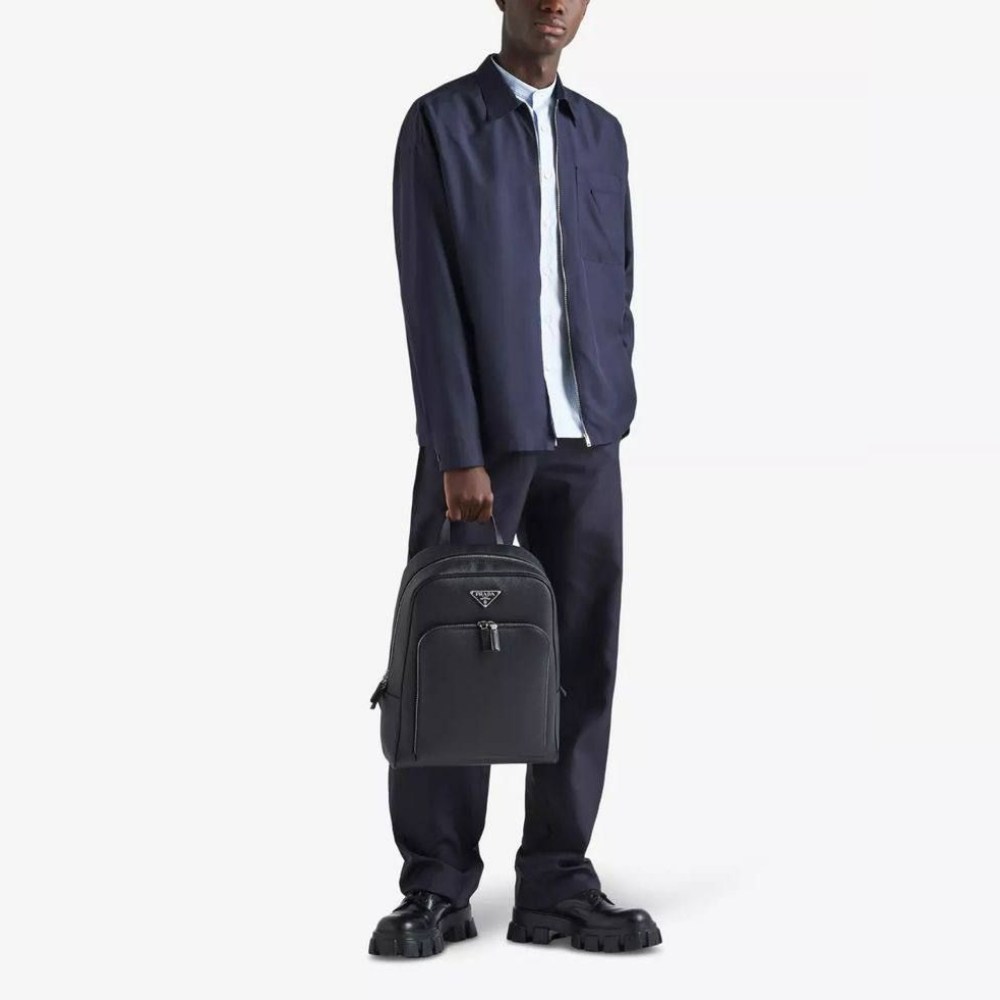 рюкзак прада кожаный,рюкзак прада,prada рюкзак из сафьяновой кожи с логотипом черный,рюкзак кожаный мужской,prada рюкзак из сафьяновой кожи