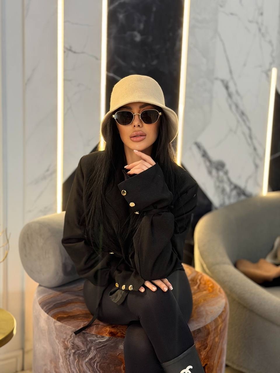 стильная одежда,летние головные уборы,женщина красивая,модный шопинг