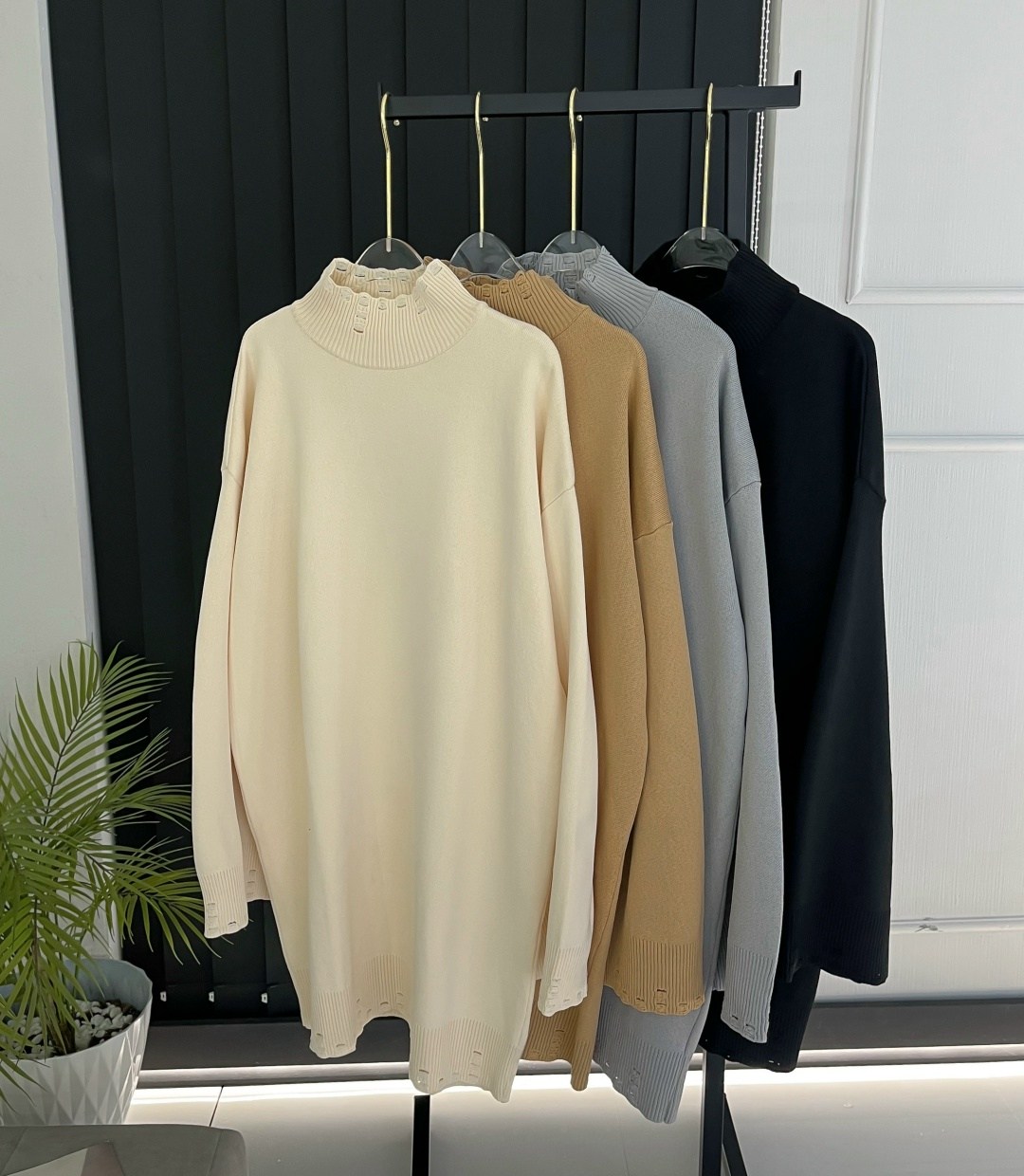 свитер женский в стиле оверсайз с высоким горлом,свитер женский оверсайз,свитер бежевый,свитер женский,оверсайз свитер