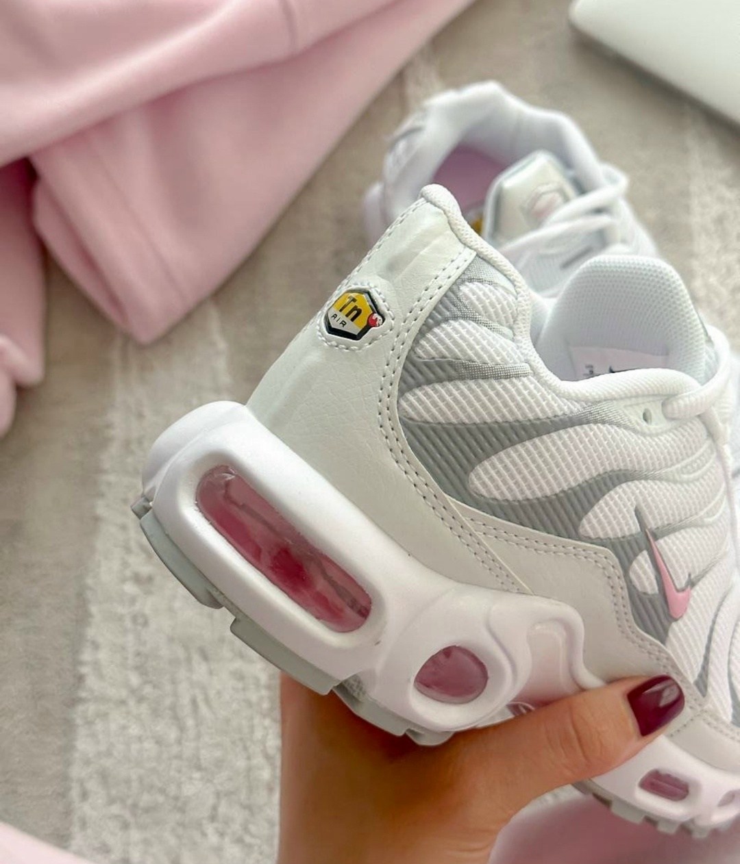 кроссовки спортивные air max tn plus nike,кроссовки летние спортивные nike air max tn plus,кроссовки спортивные air max plus nike,кроссовки женские air max tn plus nike,найк тн плюс air max plus tn wh