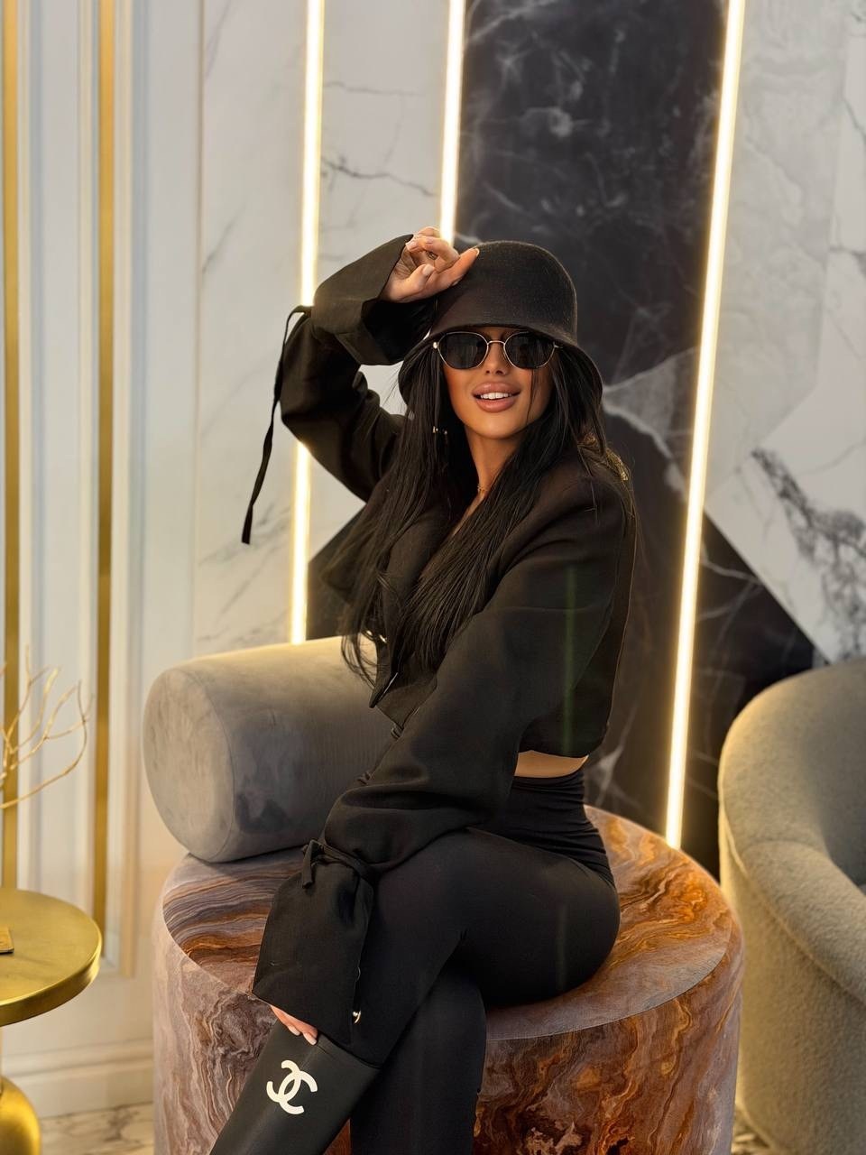 стильная одежда,летние головные уборы,женщина красивая,модный шопинг