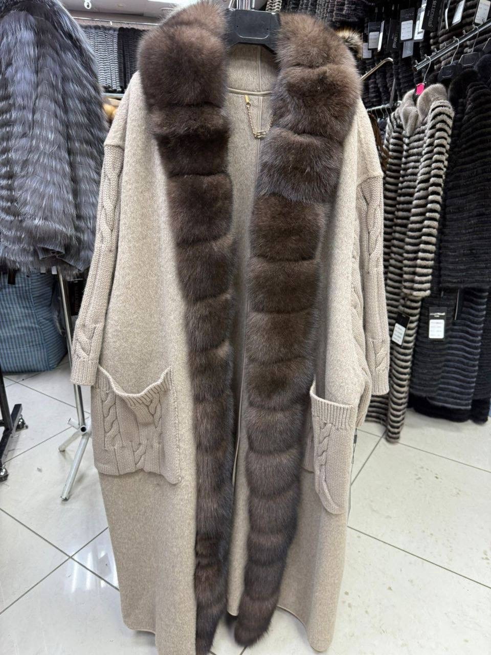 пальто с соболем loro piana,пальто с соболем двухстороннее кашемир loro piana,кашемировое пальто loro piana с соболем,длинный кардиган с мехом,пальто с мехом