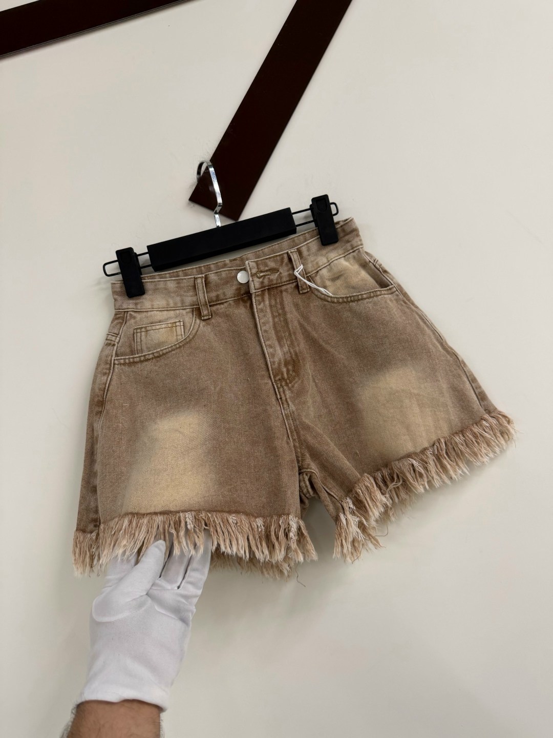 женские шорты,джинсовые шорты,женские шорты джинсовые,джинсовые шорты с бахромой,женские джинсовые шорты с кисточками