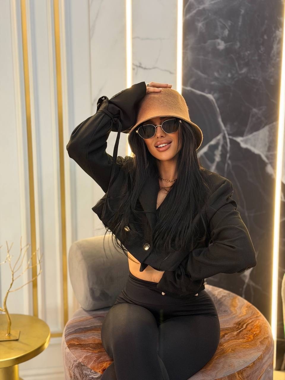 стильная одежда,летние головные уборы,женщина красивая,модный шопинг