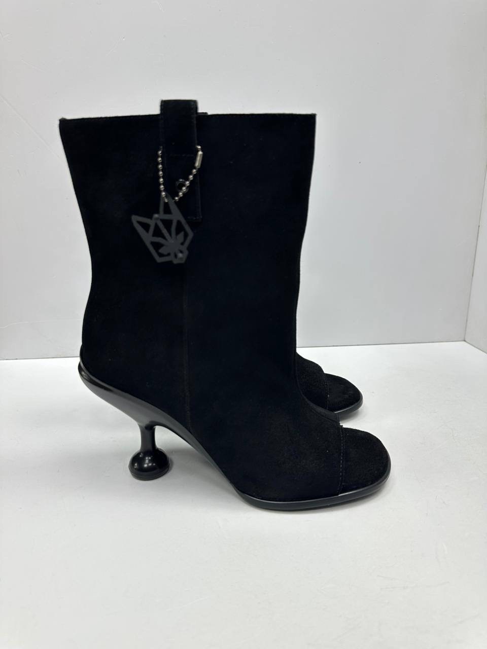 бежевые замшевые ботильоны,,модные ботильоны,женские ботильоны,женские ботильоны из искусственной замши