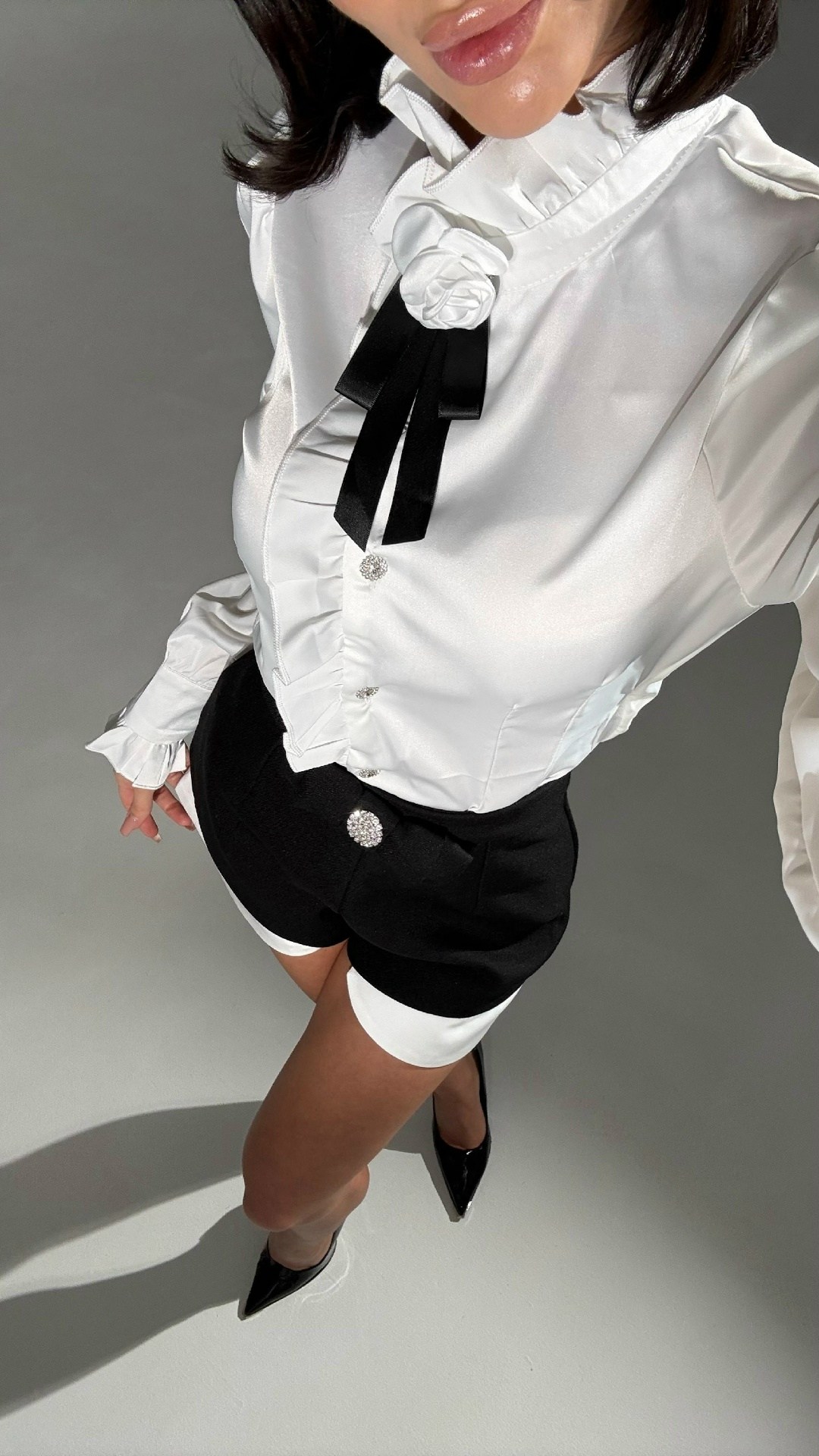 блузка женская,стиль одежды,атласная блузка с рюшами,белая блузка с жабо,рубашка викторианская