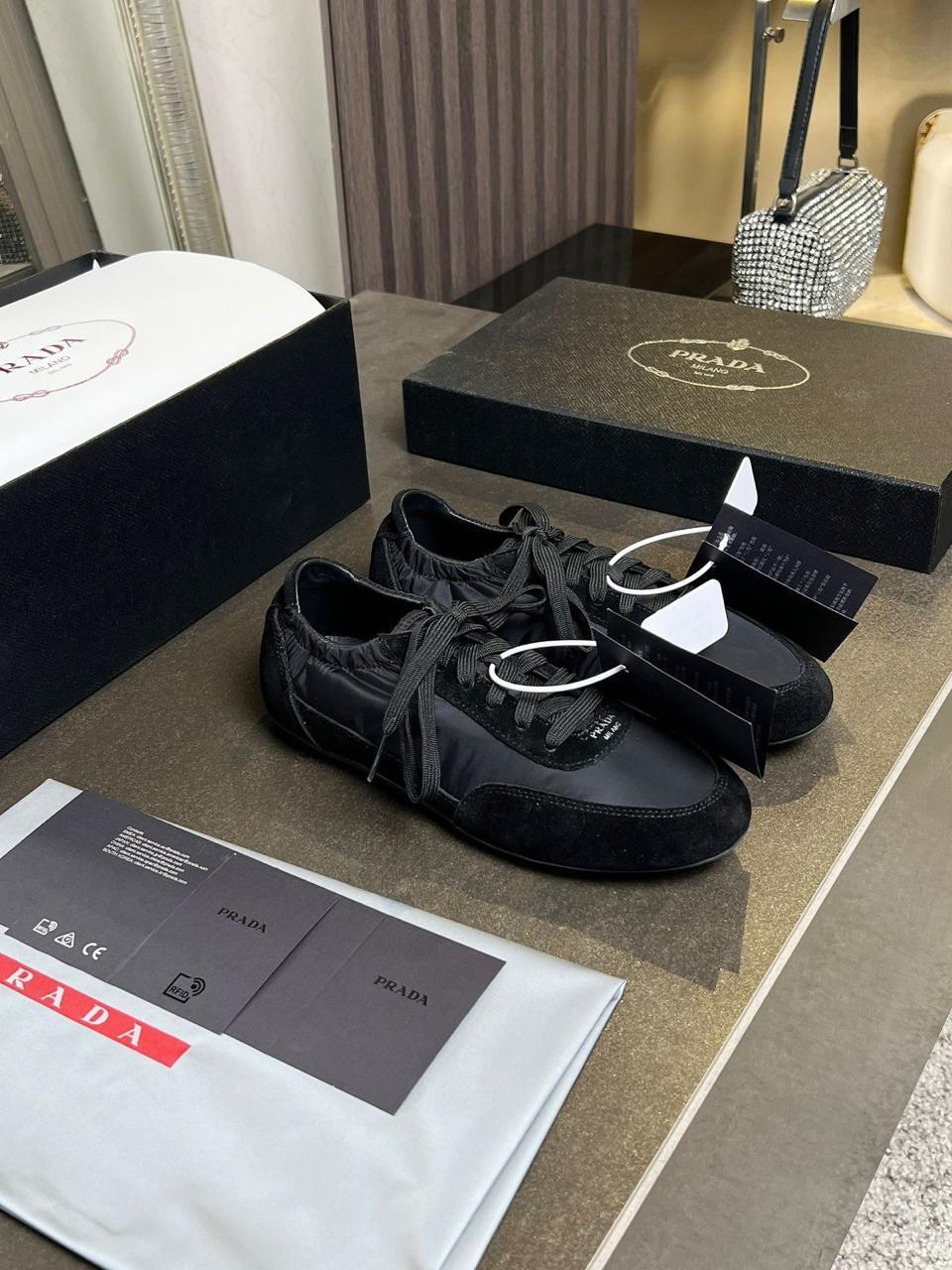 ,кроссовки prada,лоферы prada,prada туфли,кроссовки prada женские