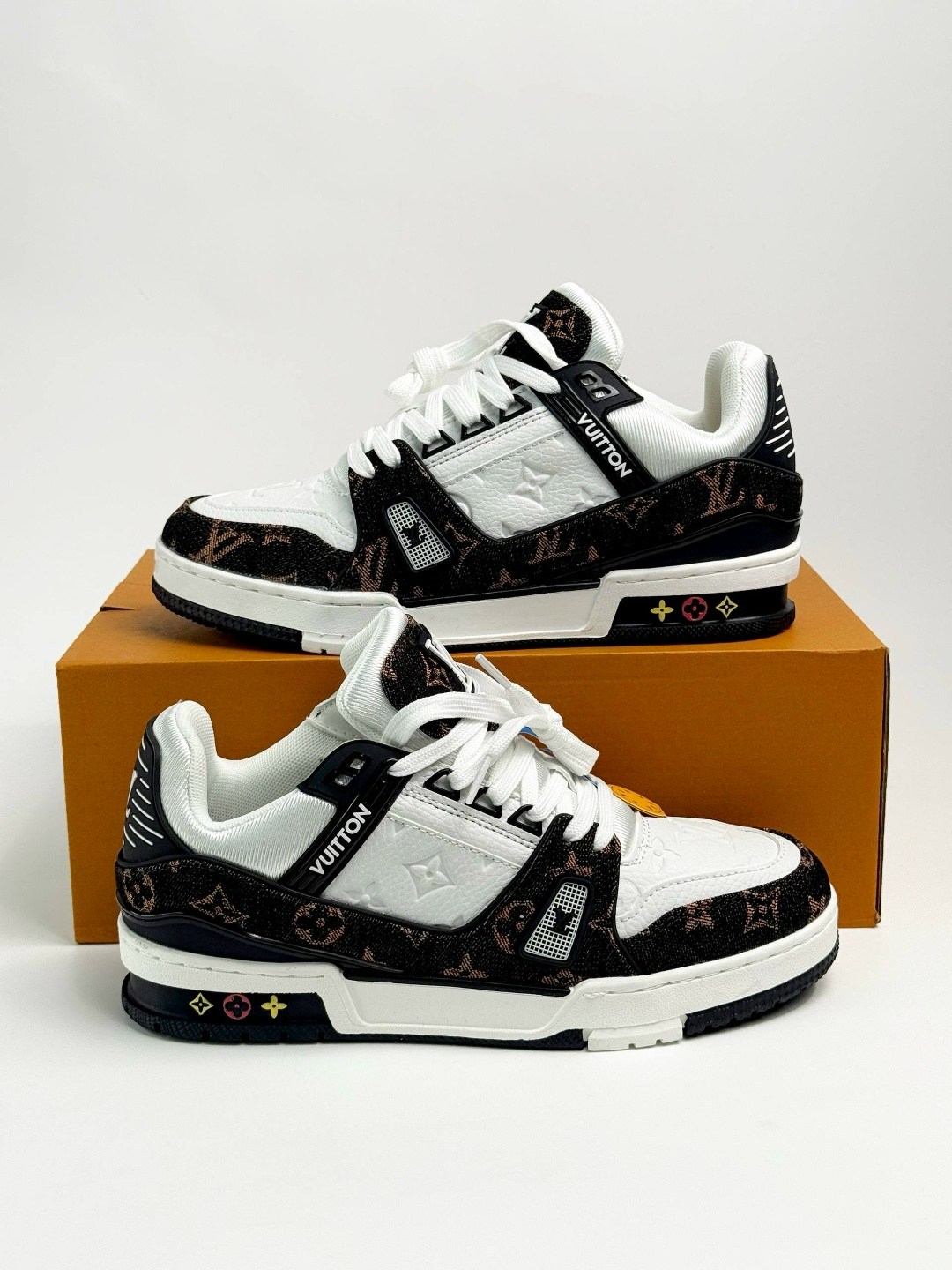 кроссовки louis vuitton trainer,кроссовки louis vuitton,кроссовки луи виттон,мужские кожаные кроссовки louis vuitton trainer белые с черным,кроссовки луи виттон женские