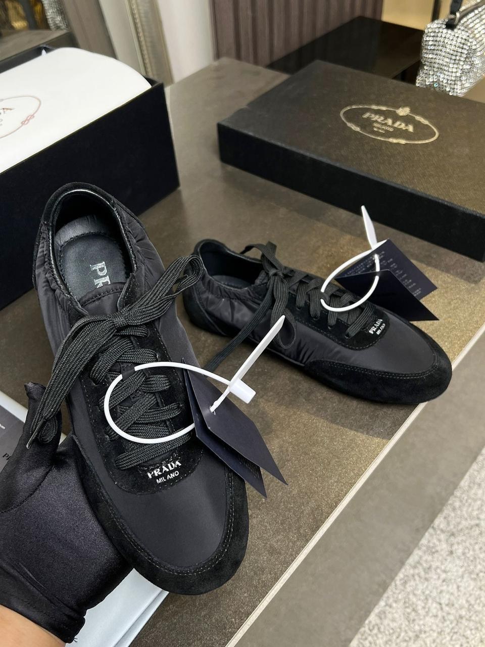 ,кроссовки prada,лоферы prada,prada туфли,кроссовки prada женские