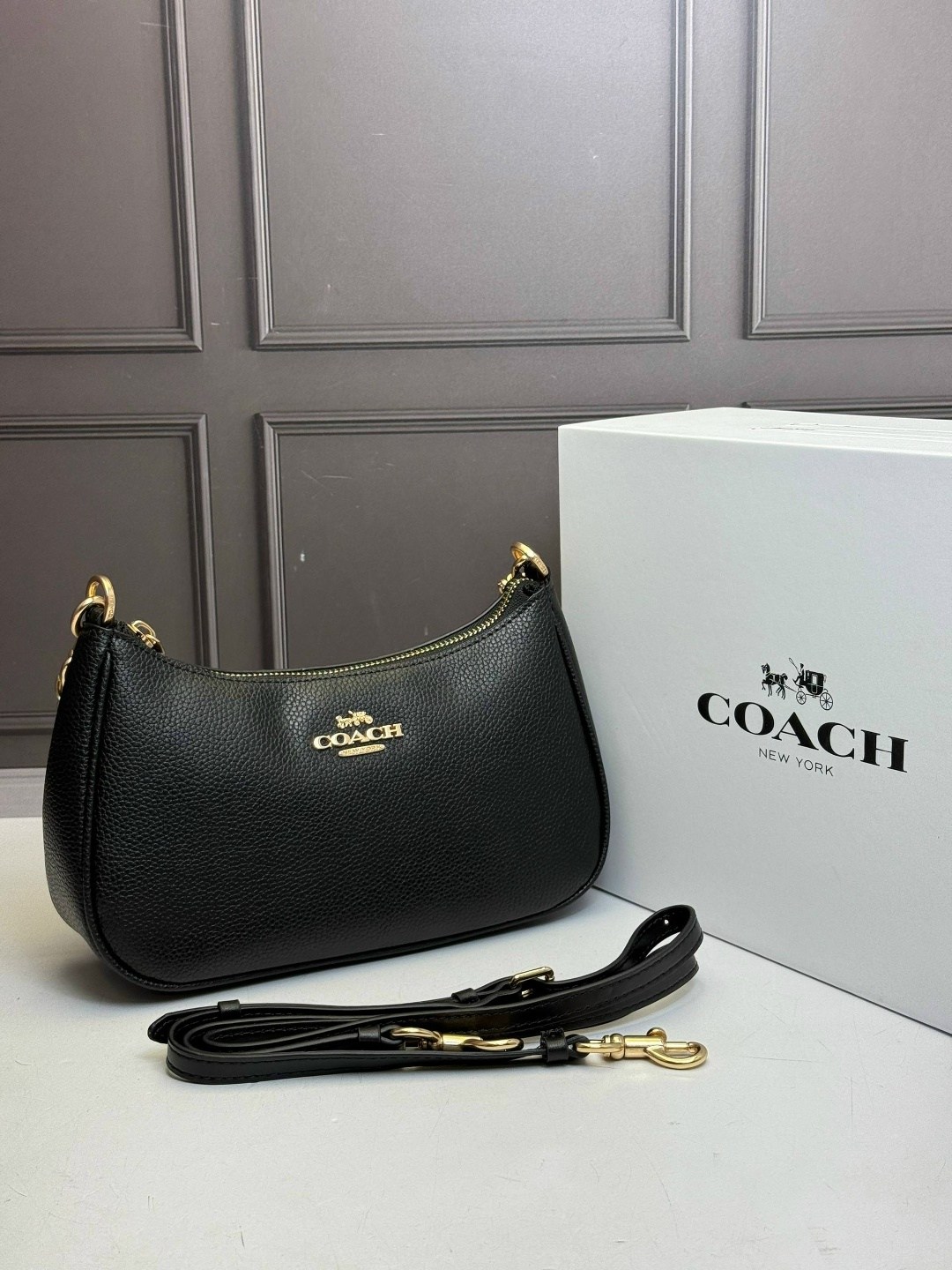 женская сумка coach,сумка coach,сумка белая летняя через плечо coach,сумка coach teri белая кожаная,сумка coach белая