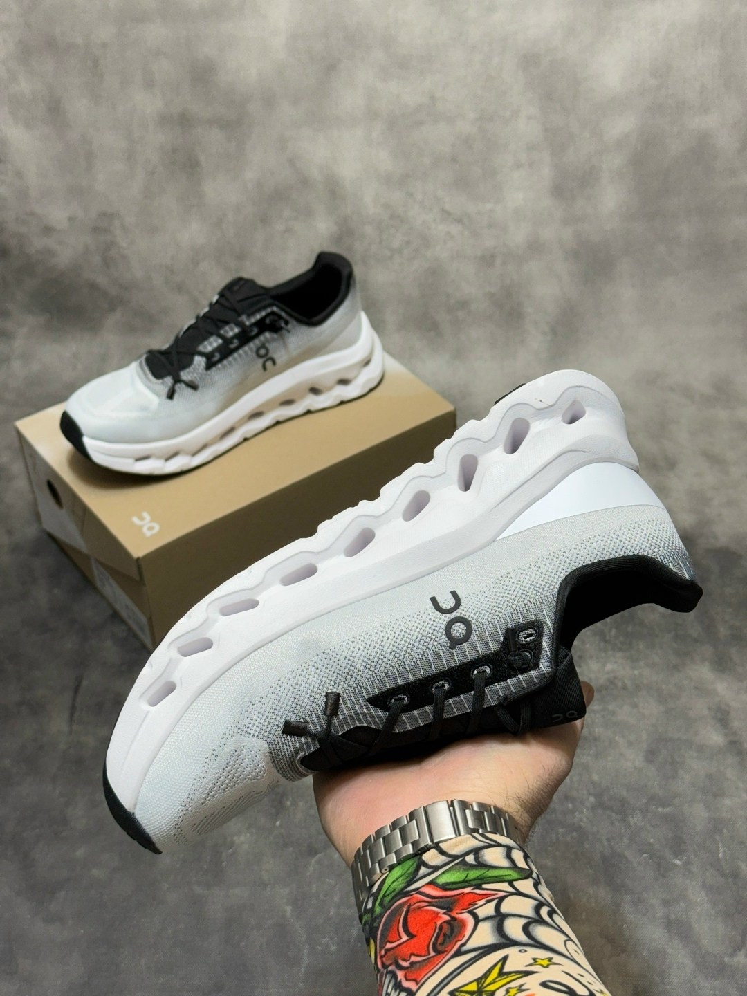 кроссовки cloudmonster бело-серый on,кроссовки on cloudtilt 'black ivory' белый/черный,кроссовки,дышащие кроссовки,женские кроссовки