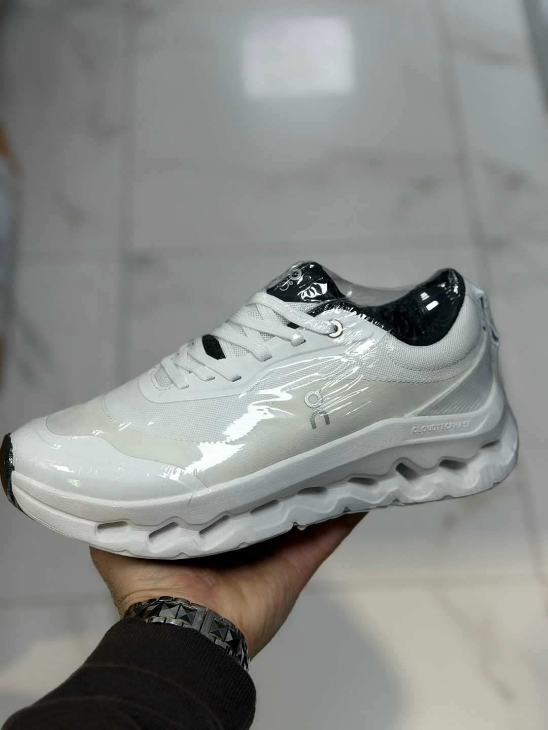 кроссовки,мужские кроссовки, для бега,кроссовки on,кроссовки cloudrunner 2 waterproof on черный