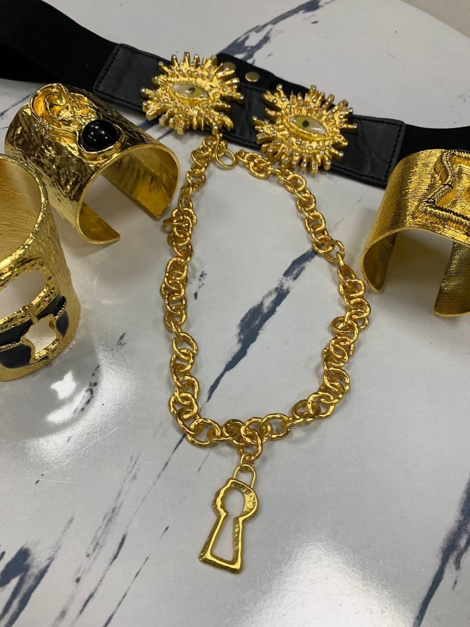 украшения браслеты,широкие браслеты,украшения ювелирные,золотые украшения для женщин,браслет версаче женский