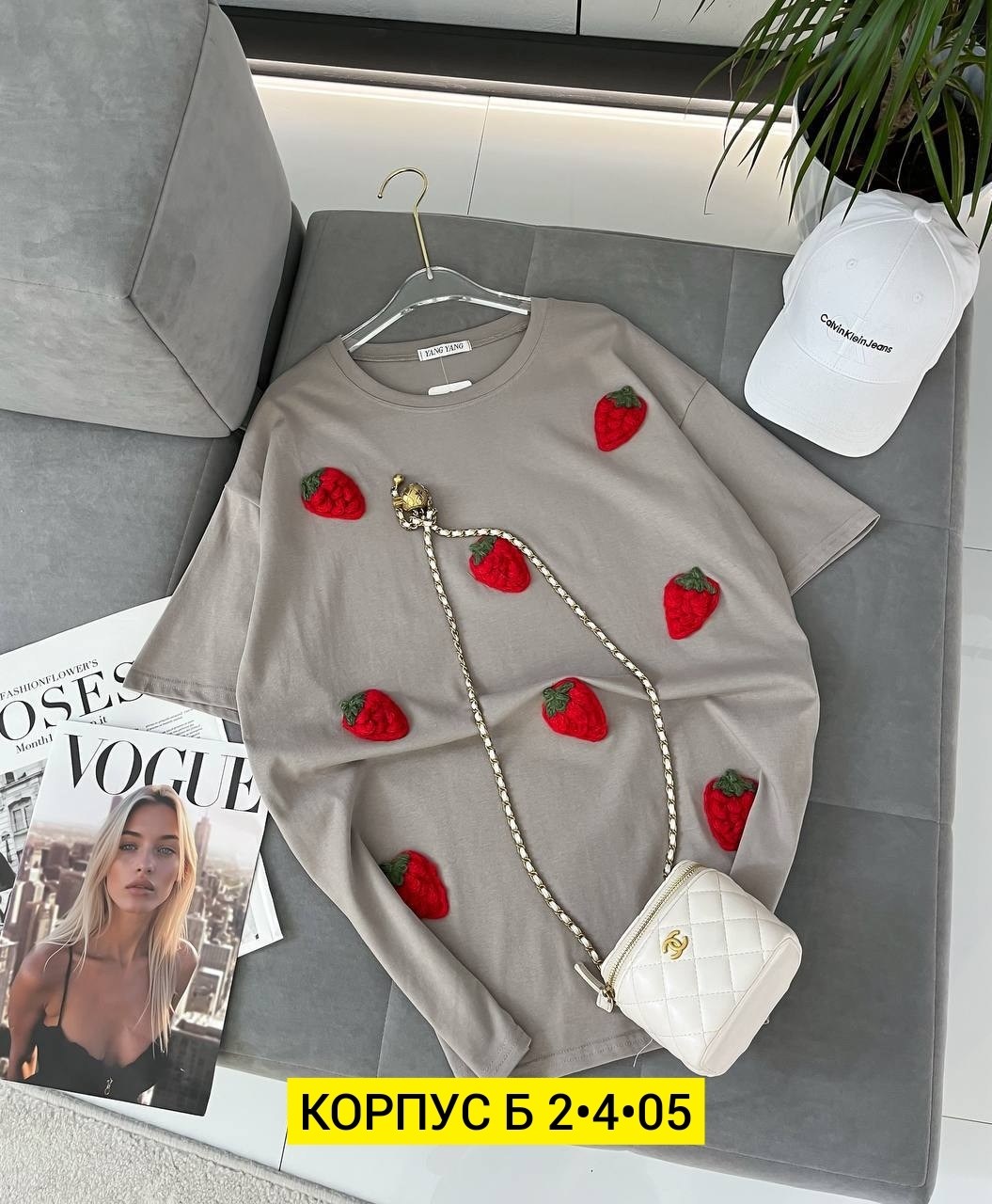 женская кофта,футболка клубника белая,женская футболка, ,кофта белая