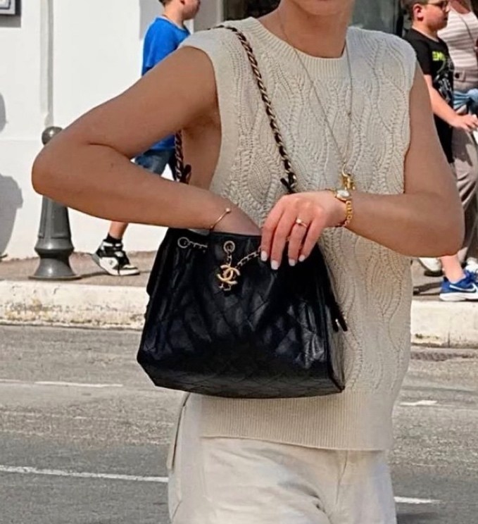 сумка chanel,chanel белая кожаная сумка тоут,chanel белая кожаная сумка через плечо для женщин,chanel белая кожаная сумка тоут 25 для женщин,сумка chanel через плечо с цепочкой