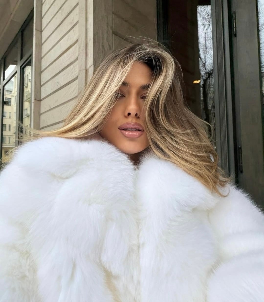 шуба белая,женская теплая шуба из натурального лисьего меха,шуба песец,шубка,шуба