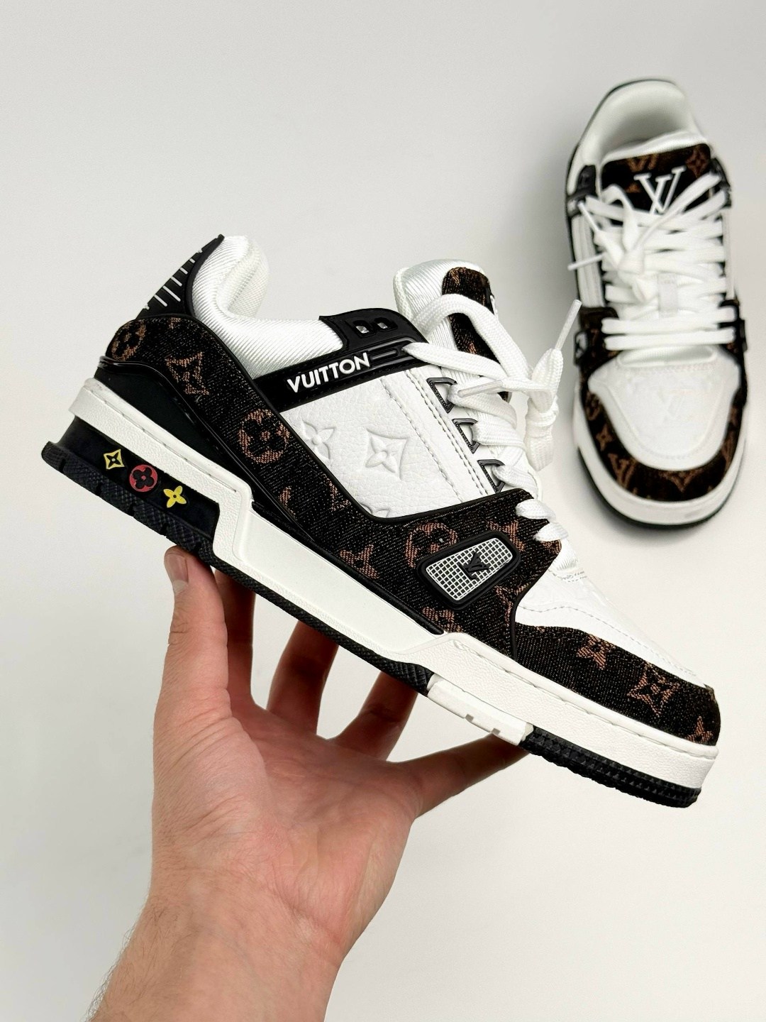 кроссовки louis vuitton trainer,кроссовки louis vuitton,кроссовки луи виттон,мужские кожаные кроссовки louis vuitton trainer белые с черным,кроссовки луи виттон женские