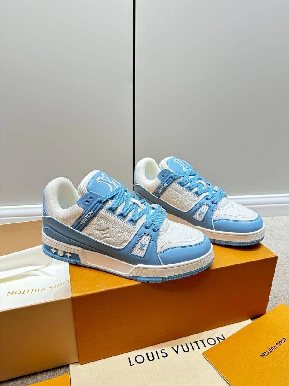 кроссовки louis vuitton trainer,луи виттон кроссовки голубые,кроссовки луи виттон женские,louis vuitton кроссовки,кеды луи виттон